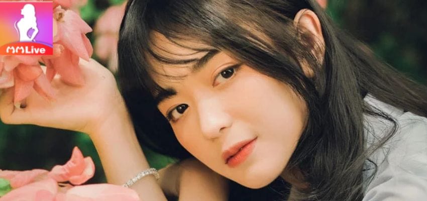 Nữ sinh 2k2 đẹp nao lòng